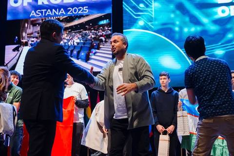 Вручение памятных подарков иностранным командам