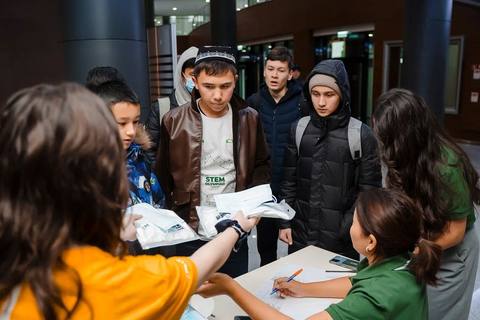 Выдача футболок и защитных масок (24 ноября)